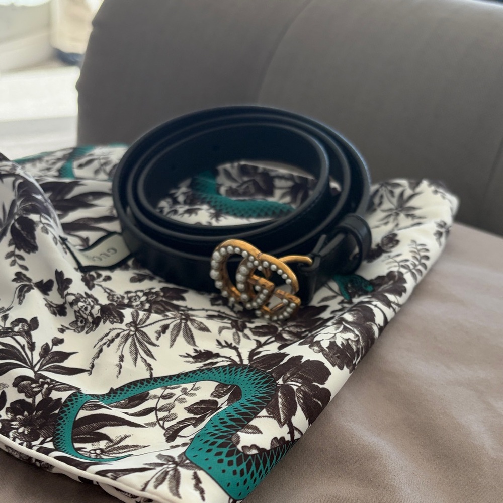 Gucci Marmont Thin Black Belt with Pearl GG Buckle/ comes with dust bag